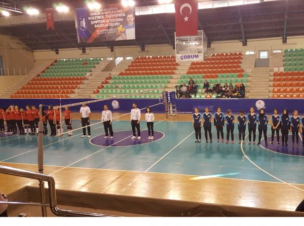 KIZ VOLEYBOL TAKIMIMIZ GELECEĞE UMUT VERİYOR