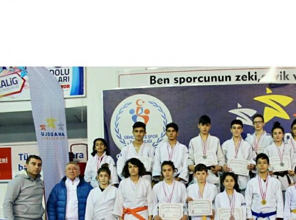 ÖĞRENCİLERİMİZDEN BÜYÜK SPORTİF BAŞARI